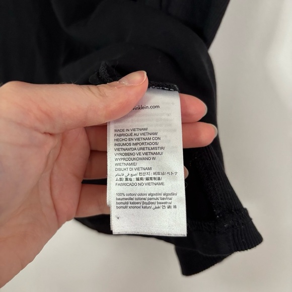 🎉3/20$🎉 Calvin Klein Black Stretch Tee – Size L - Picture 4 of 5